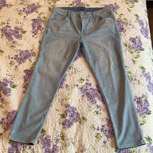 Light wash stretchy skinny jeans